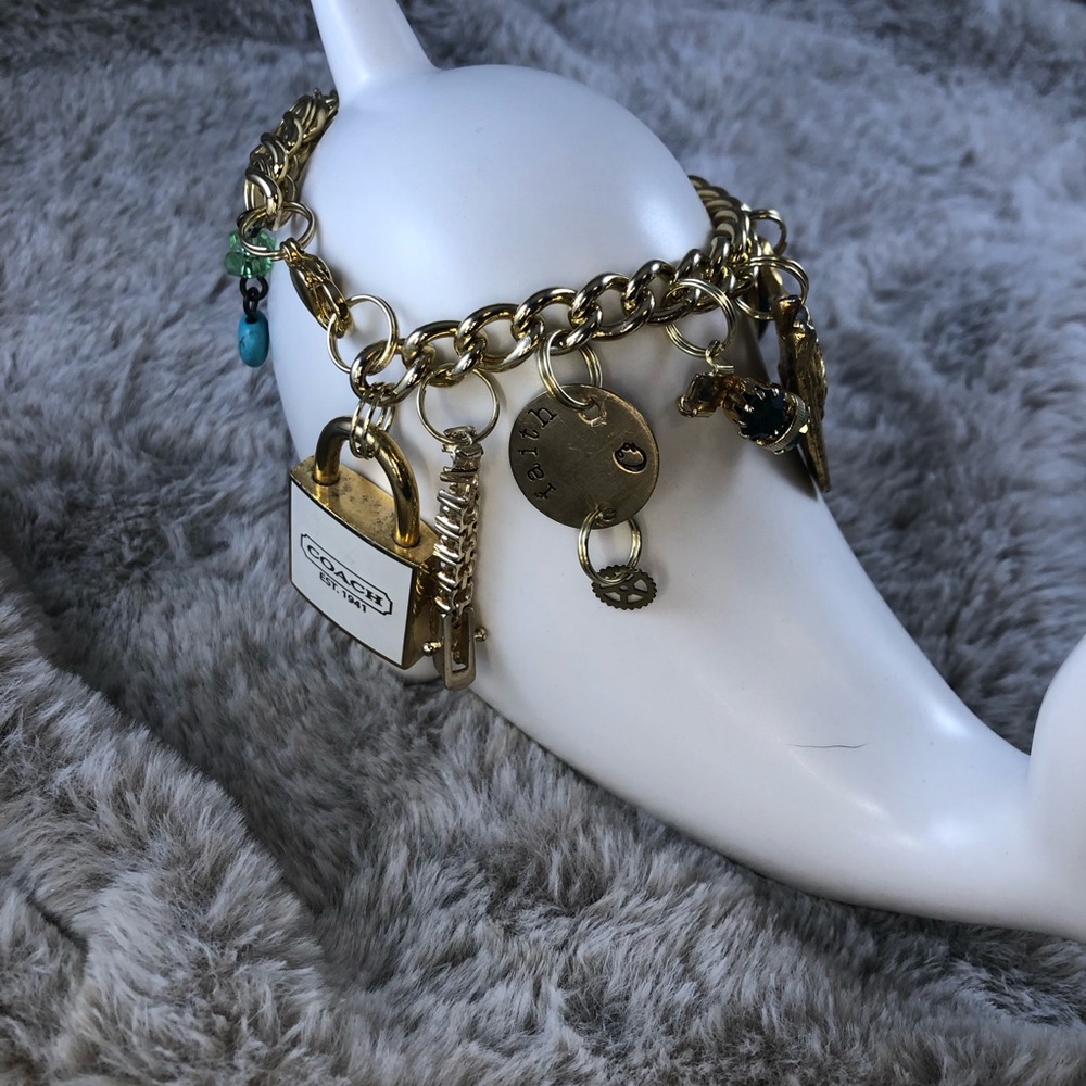 Found objects charm bracelet - Picture 5 of 8
